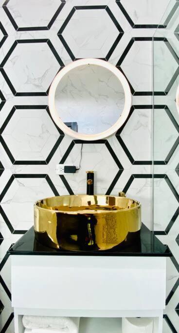Pasavento - Modern Black Suite Camaceyes المظهر الخارجي الصورة